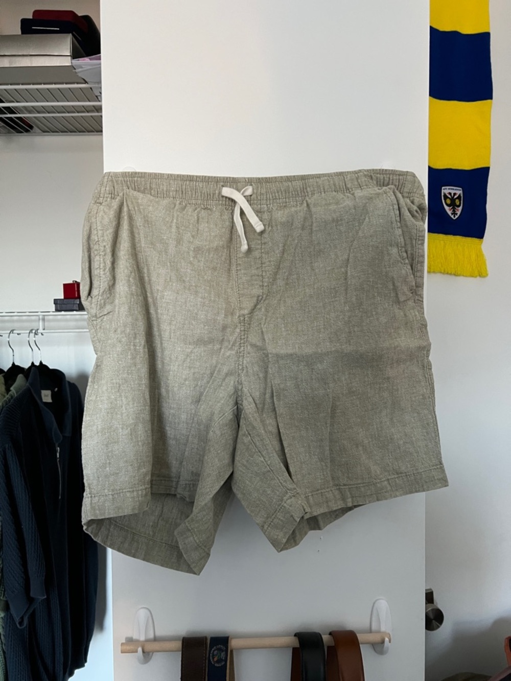 Old Navy Men's Olive Drawstring Linen-Blend Shorts